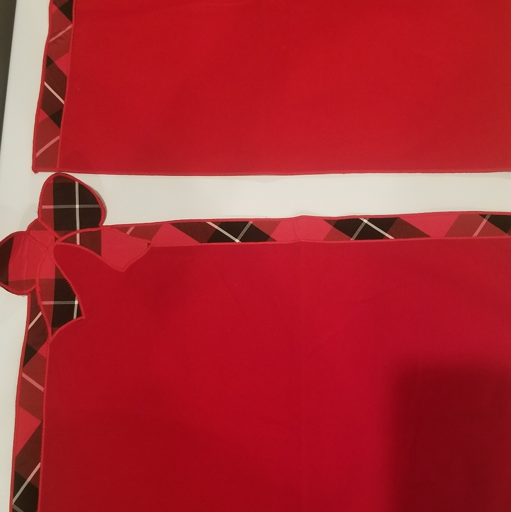 2 Decorative  place mat for  Christmas